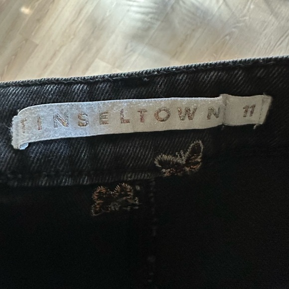 TINSELTOWN Black Embroidered Distressed Curvy Size 11 Waist 14 Jeans BNWT - Picture 9 of 11